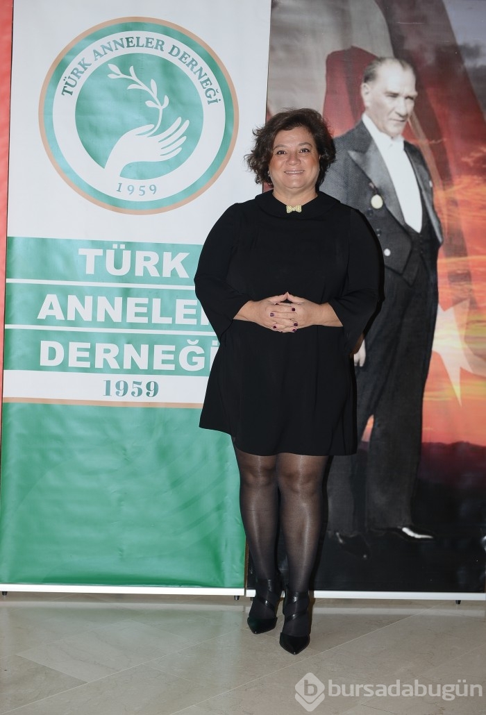 Türk Anneler Derneği Bursa Şubesi üyeleri, Cumhuriyet'in 98. yılını görkemli bir baloyla kutladı...