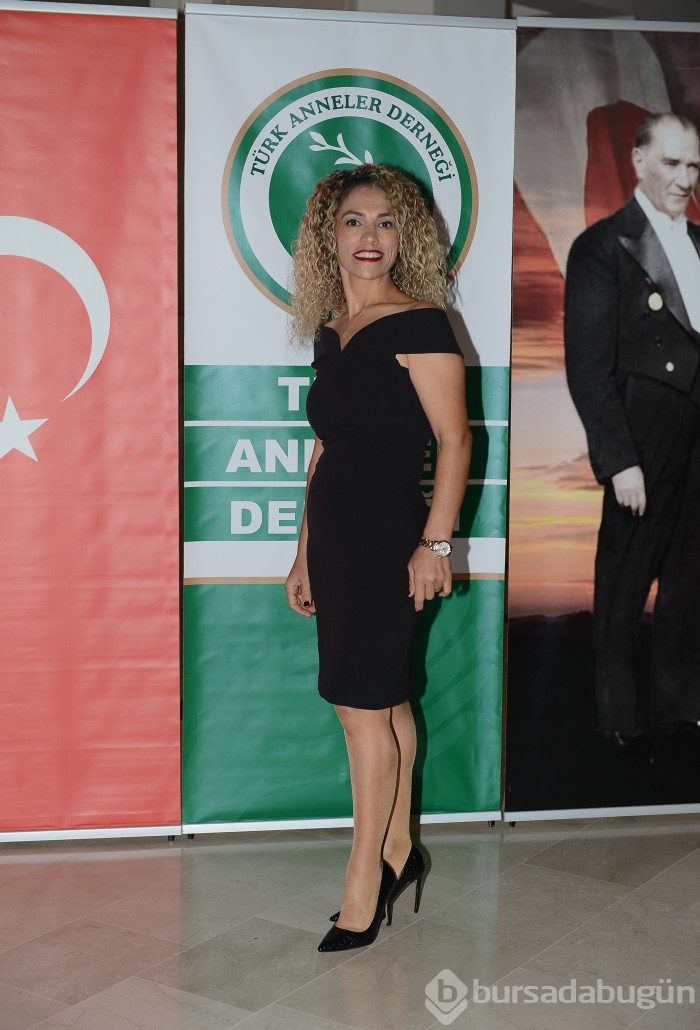 Türk Anneler Derneği Bursa Şubesi üyeleri, Cumhuriyet'in 98. yılını görkemli bir baloyla kutladı...