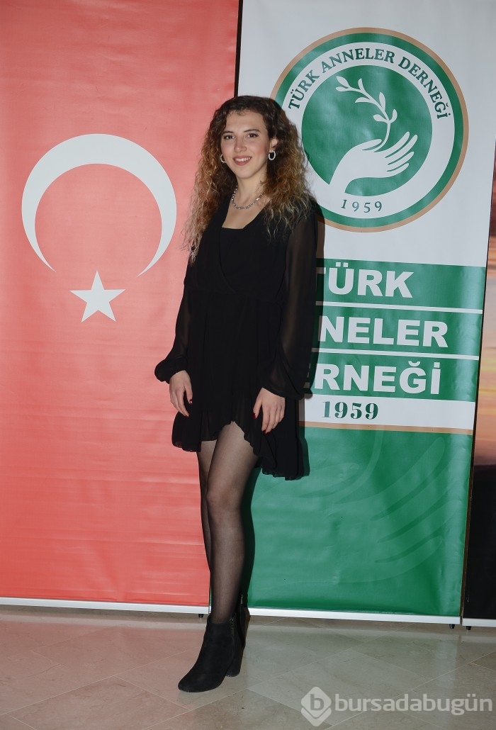 Türk Anneler Derneği Bursa Şubesi üyeleri, Cumhuriyet'in 98. yılını görkemli bir baloyla kutladı...