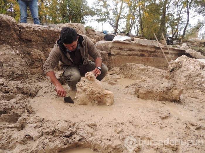  Aizanoi Antik Kenti'nde aşk ve güzellik tanrıçası "Afrodit" ile şarap tanrısı "Dionysos" heykelleri ortaya çıktı
