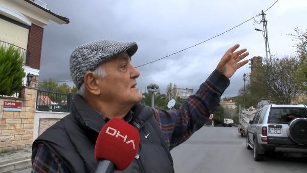 Hafriyat ve otların arasında kalan tarihi mezarlıkta defineci talanı
