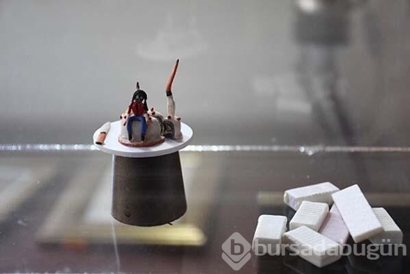 Çiğnenmiş atık sakızlar sanat eserine dönüştü
