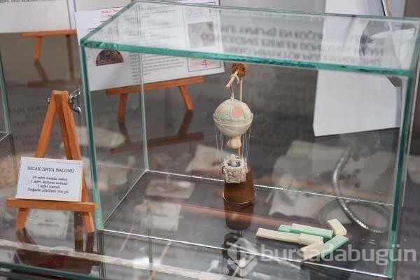 Çiğnenmiş atık sakızlar sanat eserine dönüştü
