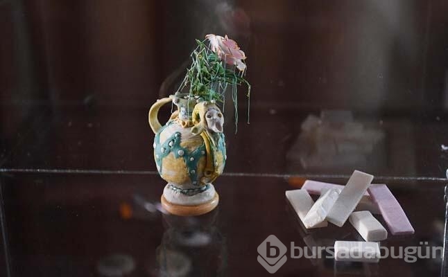 Çiğnenmiş atık sakızlar sanat eserine dönüştü
