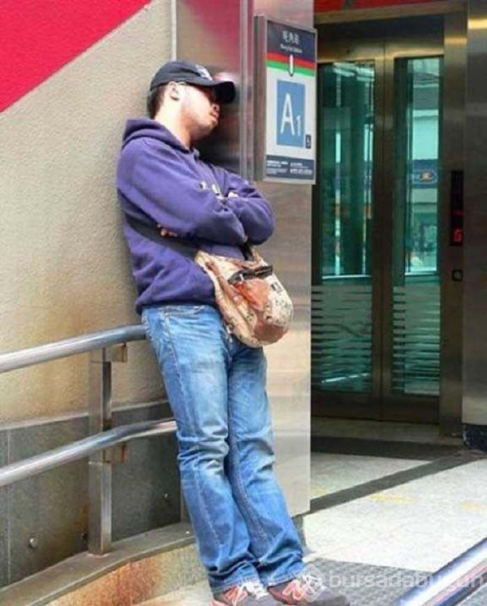 Her yerde uyuyabilen insanlar...