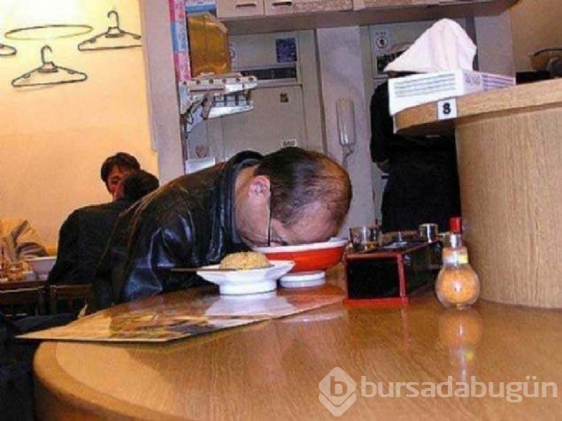 Her yerde uyuyabilen insanlar...