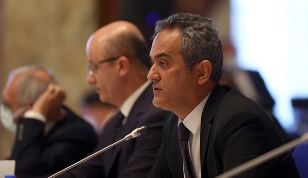 Milli Eğitim Bakanı Mahmut Özer'den okul için ara tatil açıklaması...