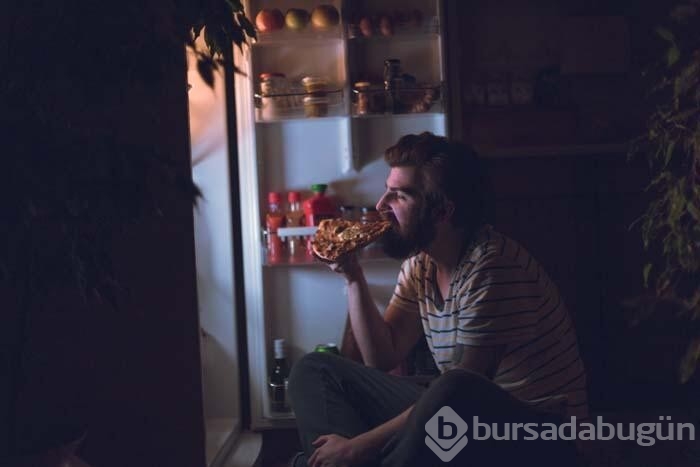 Gece geç saatlerde yemek yemeyi durdurmanın 7 yolu!