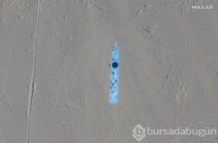 Uydu görüntüleri ortaya koydu: Çin, çölde ABD uçak gemisi ve destroyer maketi inşa ediyor