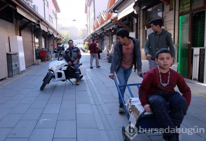 Evinde kendi tasarladığı elektrikli bisikleti yaptı
