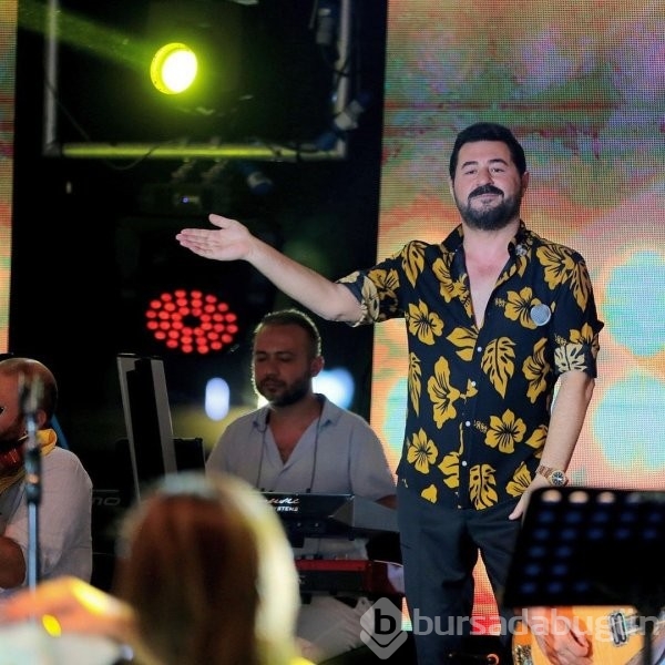 Yılbaşında konser verecek olan ünlülerin sahne ücretleri...