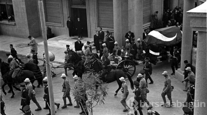 Arşivden Atatürk'ün ebediyete intikalinin fotoğrafları ve yaşananlar...