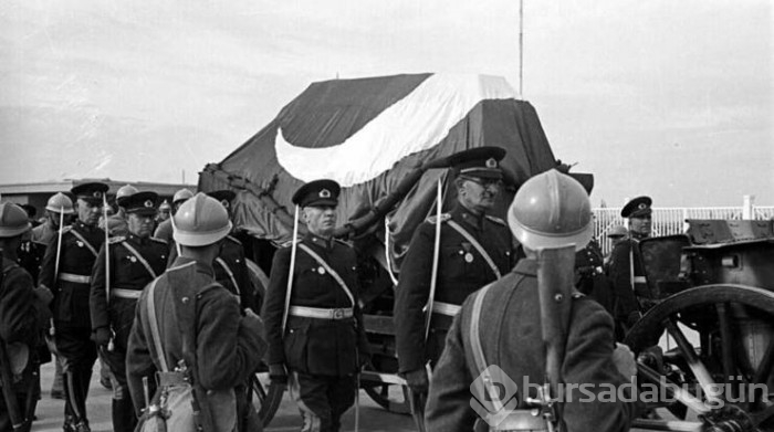 Arşivden Atatürk'ün ebediyete intikalinin fotoğrafları ve yaşananlar...