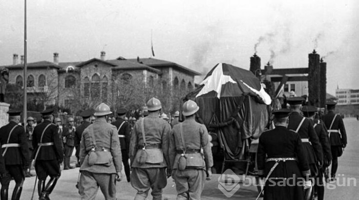 Arşivden Atatürk'ün ebediyete intikalinin fotoğrafları ve yaşananlar...