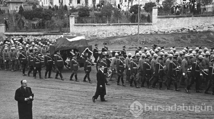 Arşivden Atatürk'ün ebediyete intikalinin fotoğrafları ve yaşananlar...