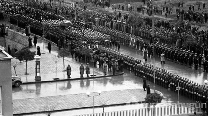 Arşivden Atatürk'ün ebediyete intikalinin fotoğrafları ve yaşananlar...