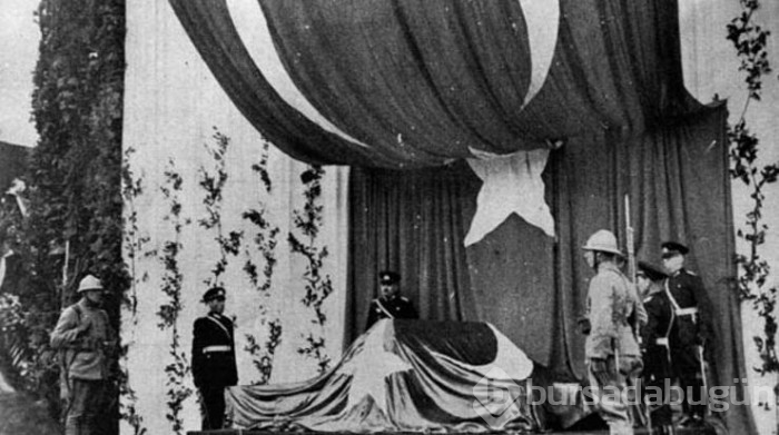 Arşivden Atatürk'ün ebediyete intikalinin fotoğrafları ve yaşananlar...
