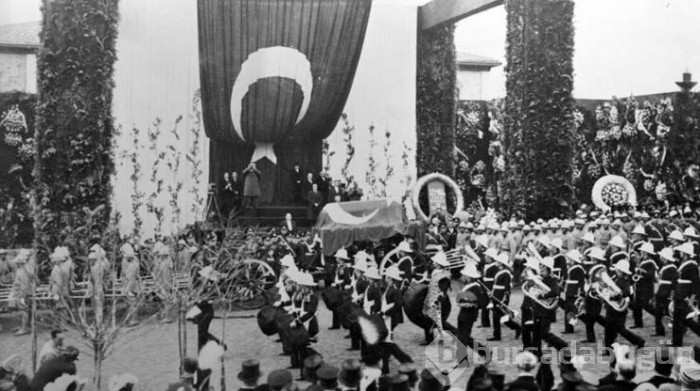 Arşivden Atatürk'ün ebediyete intikalinin fotoğrafları ve yaşananlar...