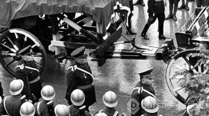 Arşivden Atatürk'ün ebediyete intikalinin fotoğrafları ve yaşananlar...
