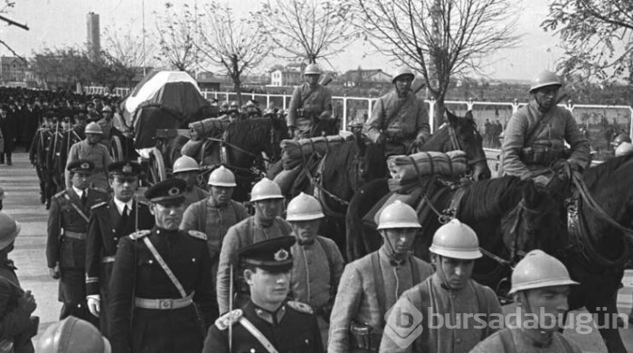Arşivden Atatürk'ün ebediyete intikalinin fotoğrafları ve yaşananlar...
