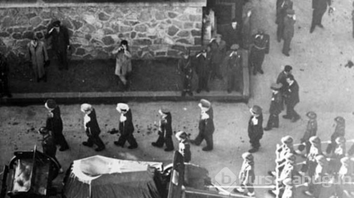 Arşivden Atatürk'ün ebediyete intikalinin fotoğrafları ve yaşananlar...