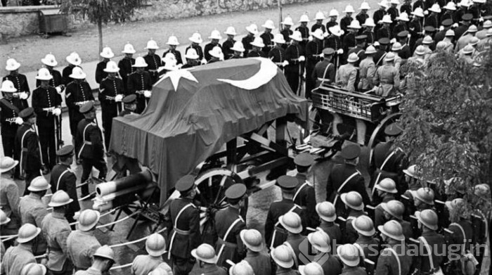 Arşivden Atatürk'ün ebediyete intikalinin fotoğrafları ve yaşananlar...