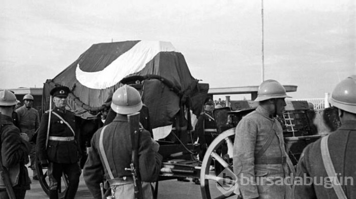 Arşivden Atatürk'ün ebediyete intikalinin fotoğrafları ve yaşananlar...