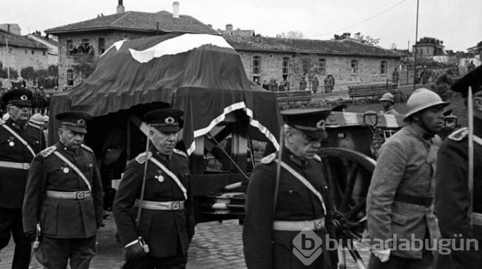 Arşivden Atatürk'ün ebediyete intikalinin fotoğrafları ve yaşananlar...