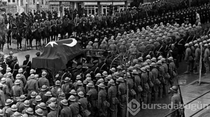 Arşivden Atatürk'ün ebediyete intikalinin fotoğrafları ve yaşananlar...