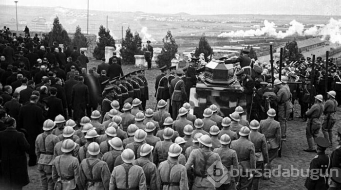 Arşivden Atatürk'ün ebediyete intikalinin fotoğrafları ve yaşananlar...