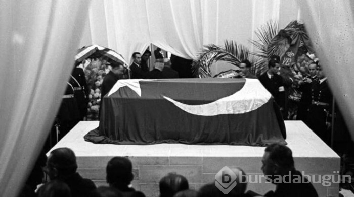 Arşivden Atatürk'ün ebediyete intikalinin fotoğrafları ve yaşananlar...