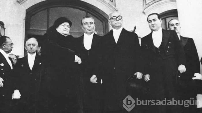 Arşivden Atatürk'ün ebediyete intikalinin fotoğrafları ve yaşananlar...