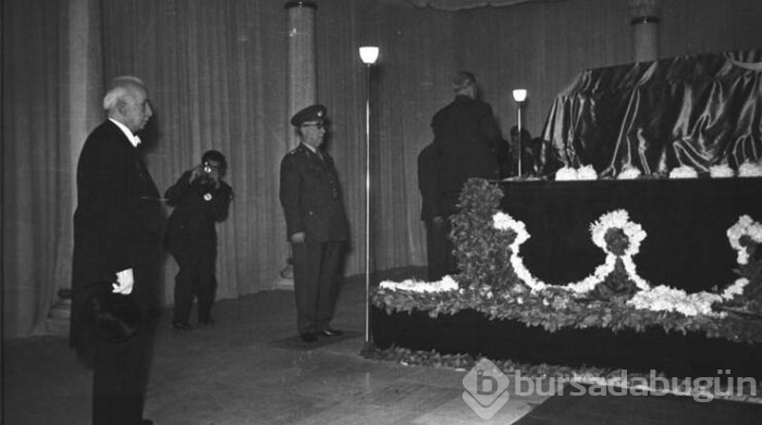 Arşivden Atatürk'ün ebediyete intikalinin fotoğrafları ve yaşananlar...