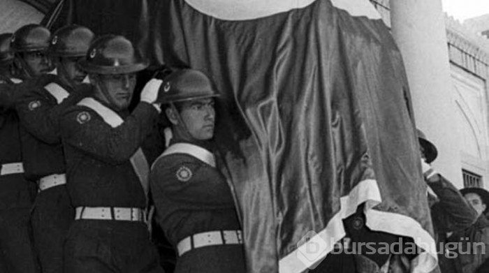 Arşivden Atatürk'ün ebediyete intikalinin fotoğrafları ve yaşananlar...