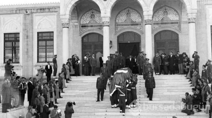Arşivden Atatürk'ün ebediyete intikalinin fotoğrafları ve yaşananlar...
