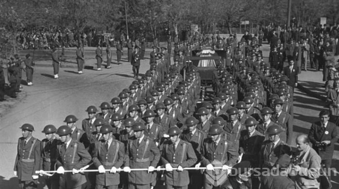 Arşivden Atatürk'ün ebediyete intikalinin fotoğrafları ve yaşananlar...