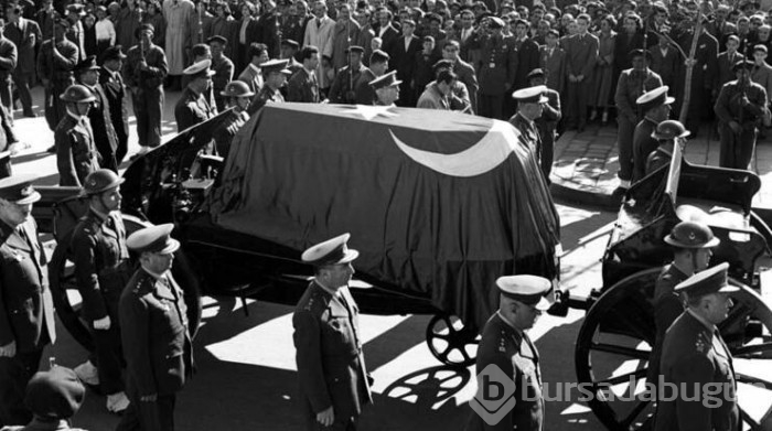 Arşivden Atatürk'ün ebediyete intikalinin fotoğrafları ve yaşananlar...