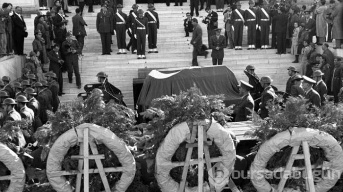 Arşivden Atatürk'ün ebediyete intikalinin fotoğrafları ve yaşananlar...