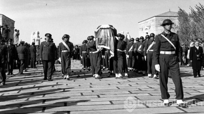 Arşivden Atatürk'ün ebediyete intikalinin fotoğrafları ve yaşananlar...