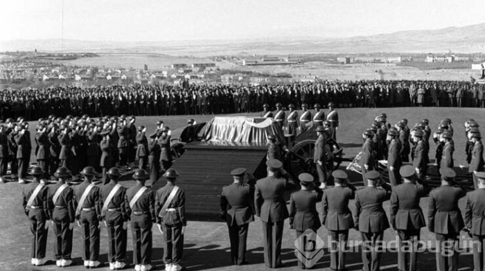 Arşivden Atatürk'ün ebediyete intikalinin fotoğrafları ve yaşananlar...