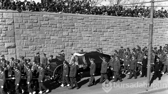 Arşivden Atatürk'ün ebediyete intikalinin fotoğrafları ve yaşananlar...