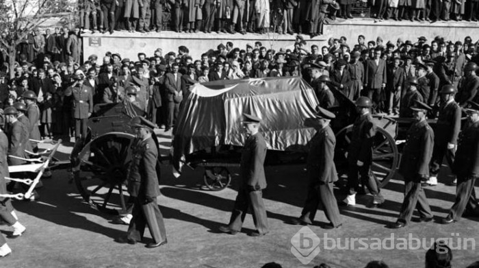 Arşivden Atatürk'ün ebediyete intikalinin fotoğrafları ve yaşananlar...