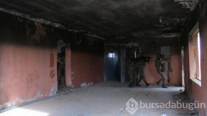 Özel Harekat polislerinin tatbikatı gerçeğini aratmadı
