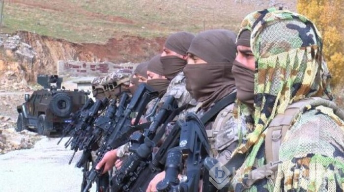Özel Harekat polislerinin tatbikatı gerçeğini aratmadı
