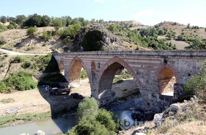 Tarihi köprüde ilginç detay! Üstünden geçenler böyle bir şeyin varlığını tahmin bile edemediler