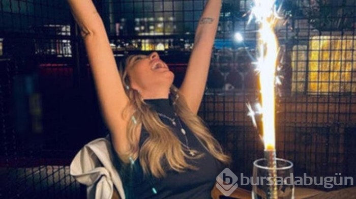 Hadise'nin aşk pozuna takipçilerinden beğeni yağdı...