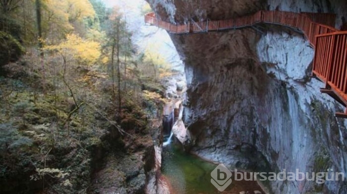  Kastamonu Pınarbaşı'ndaki Horma Kanyonu ve Ilıca Şelalesi sonbahar renklerine büründü!