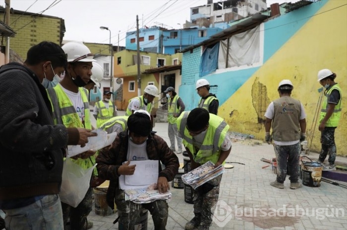 Peru sokakları rengarenk boyalarla güzelleştiriliyor