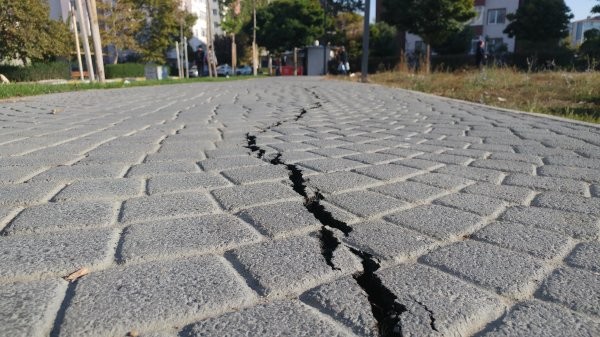 Merkezinden 'diri fay' geçen 24 şehir