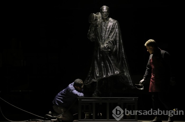 Bursa'da metalden yapılan Atatürk heykeli görenleri büyülüyor